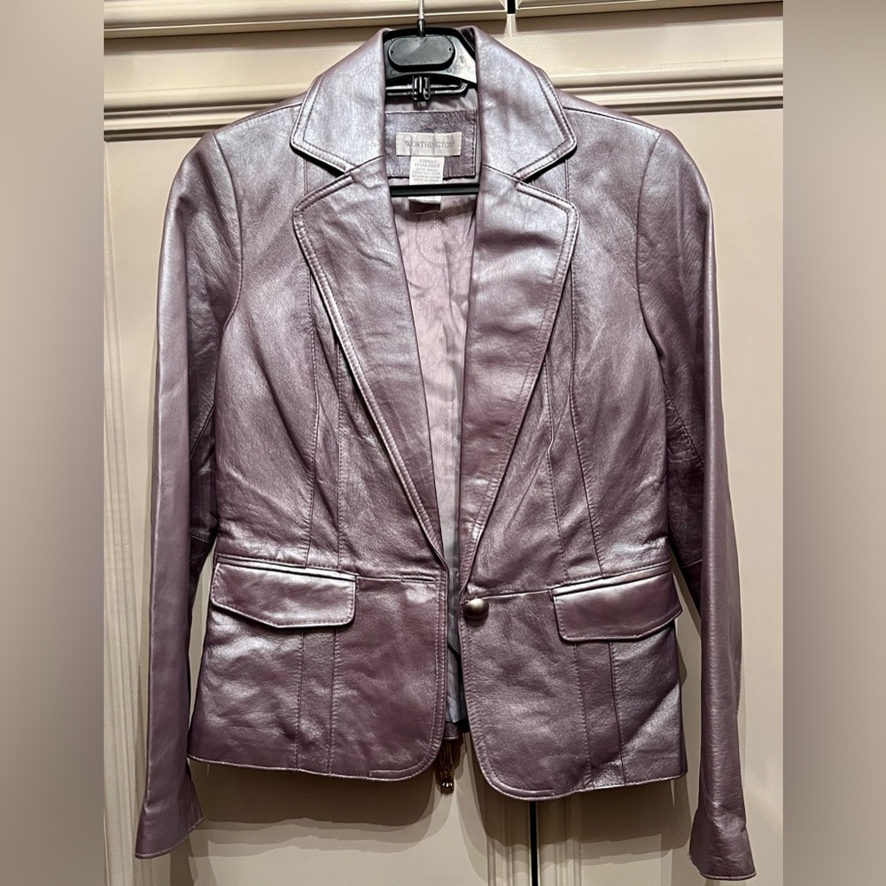 Worthington vintage jacket  100%. Genuine Leather. Beautiful condition.